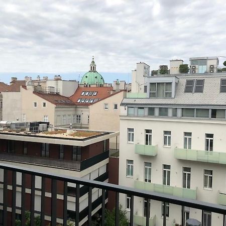 Moderne Trifft Tradition Im Herzen Wiens Esterno foto