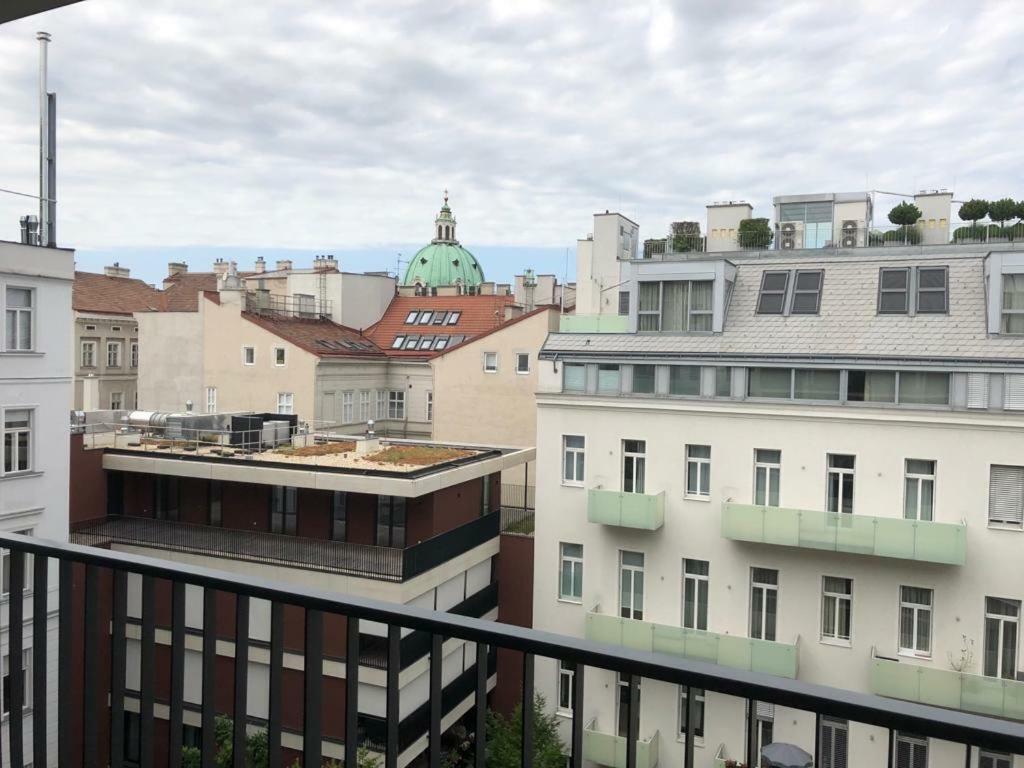 Moderne Trifft Tradition Im Herzen Wiens Esterno foto