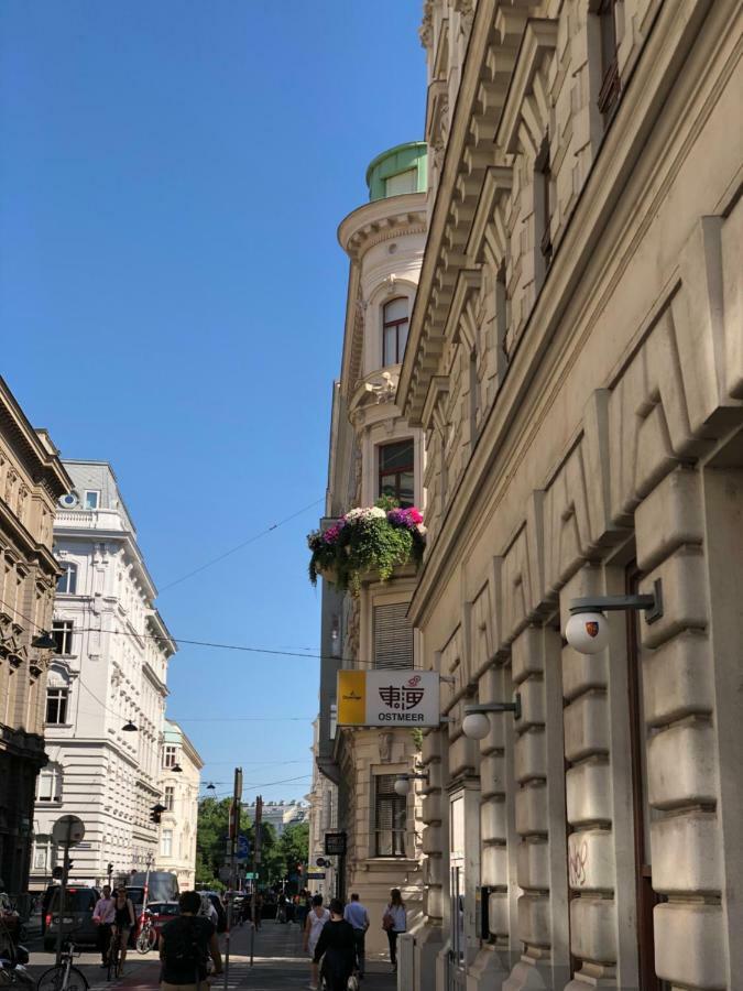 Moderne Trifft Tradition Im Herzen Wiens Esterno foto